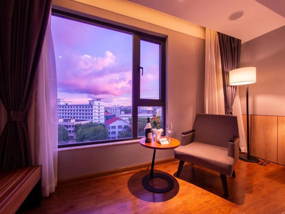Prince Hotel Yangon 4*,